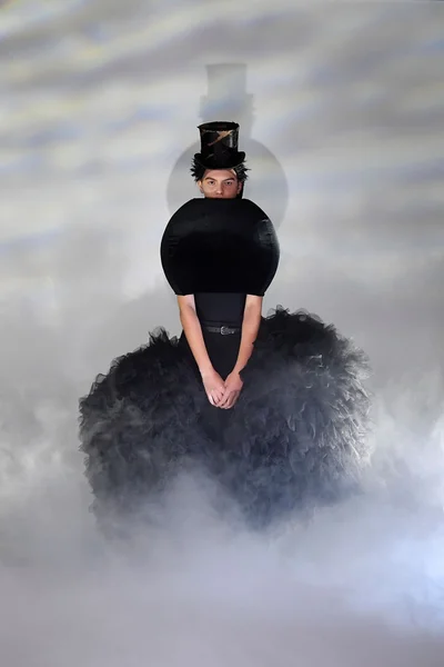 Look 15